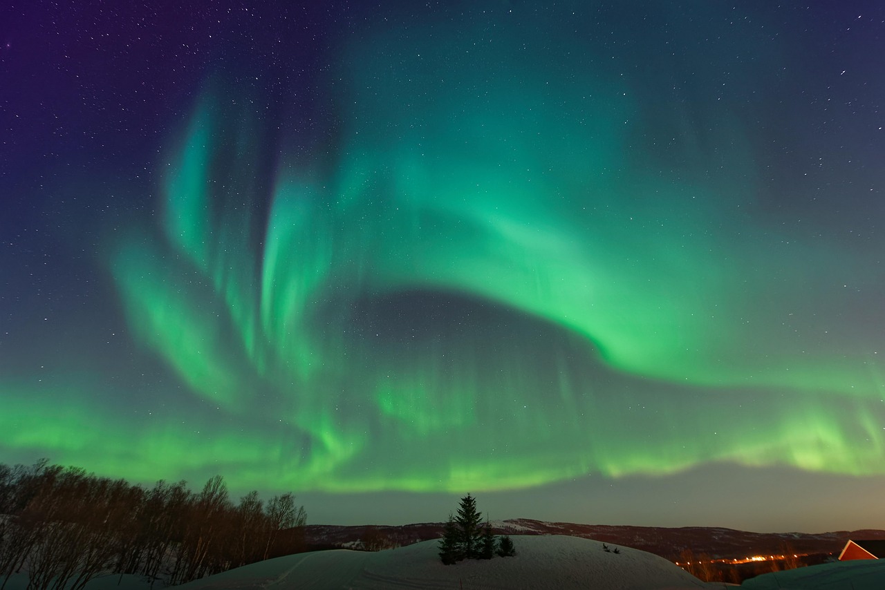 découvrez la magie de l'aurore boréale, un phénomène naturel spectaculaire aux couleurs dansantes dans le ciel nocturne.