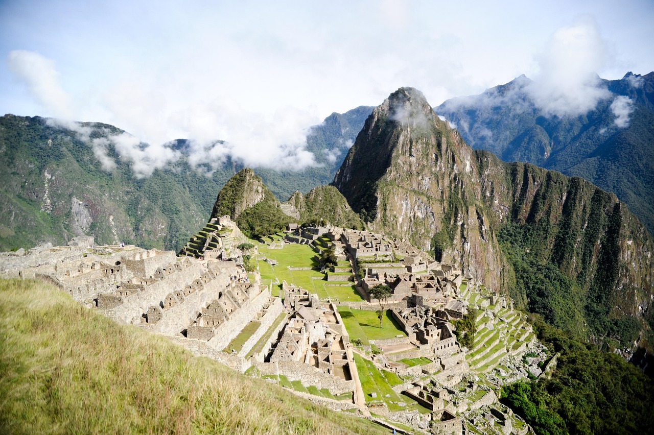 découvrez le trek du machu picchu, une aventure inoubliable à travers les paysages époustouflants des andes et l'histoire fascinante des incas.