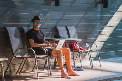 Devenir digital nomad : le guide pour se lancer en 2026