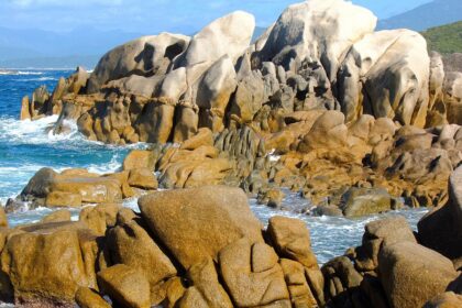 découvrez le gr20 en corse, l'un des sentiers de randonnée les plus spectaculaires d'europe, offrant des paysages montagneux incroyables et une aventure inoubliable pour les passionnés de trekking.